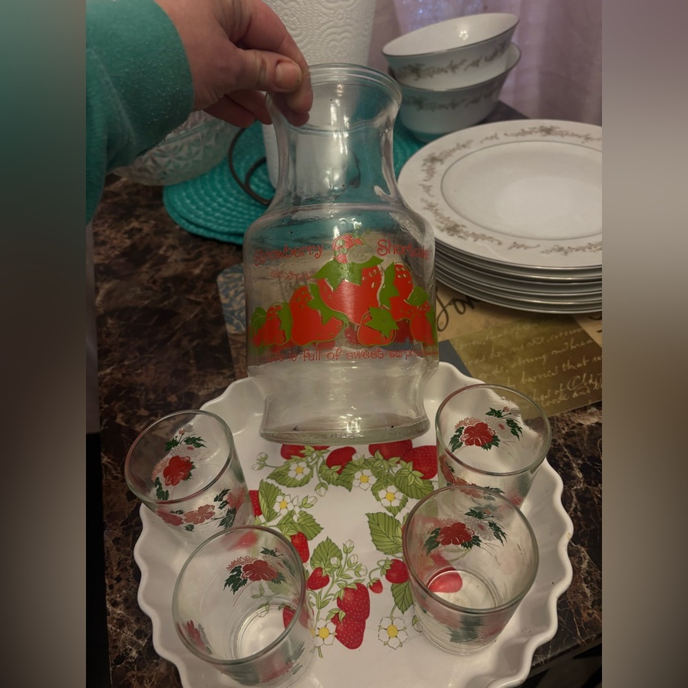 Anchor Hocking Vintage 1980 Strawberry Shortcake Glass Carafe Juice Pitcher Set.
